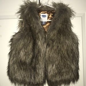 NWOT Old Navy 2T Fur Vest with Beautiful Details